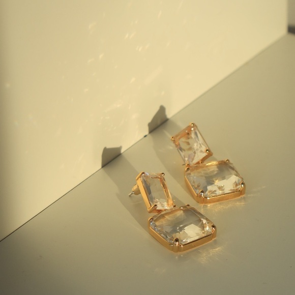NEW Gold Plated Clear Square Earrings - Picture 2 of 5